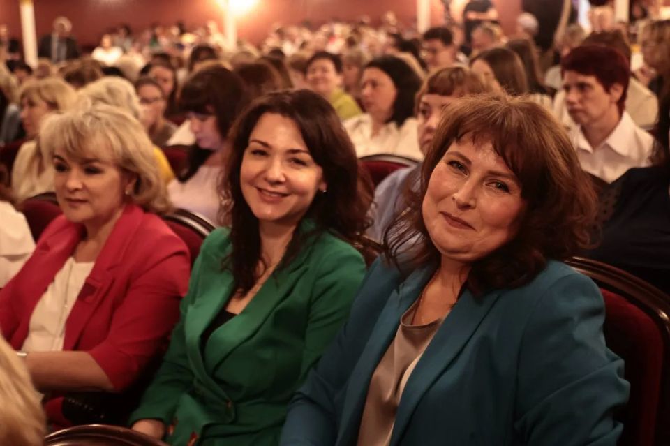 Заботиться, помогать и поддерживать в трудную минуту — всё это про наших социальных работников, у которых сегодня профессиональный праздник Заботиться, помогать и поддерживать в трудную минуту — всё это про наших социальных работников, у которых сегодня профессиональный праздник