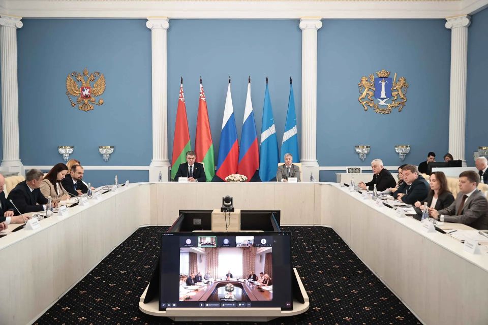 Алексей Русских: По моему приглашению в Ульяновской области сегодня работают коллеги из братской Республики Беларусь Алексей Русских: По моему приглашению в Ульяновской области сегодня работают коллеги из братской Республики Беларусь