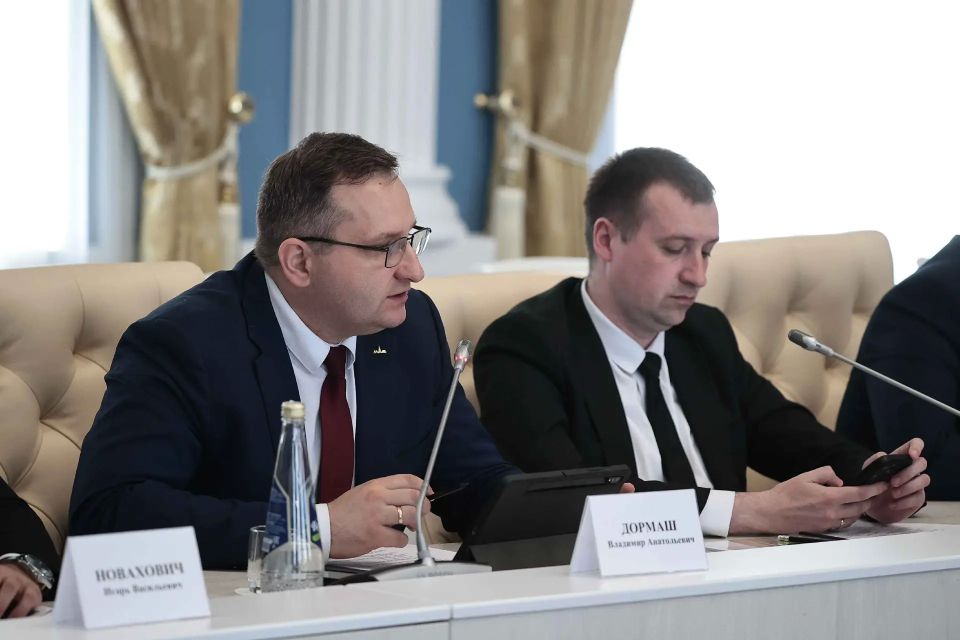 Алексей Русских: По моему приглашению в Ульяновской области сегодня работают коллеги из братской Республики Беларусь Алексей Русских: По моему приглашению в Ульяновской области сегодня работают коллеги из братской Республики Беларусь