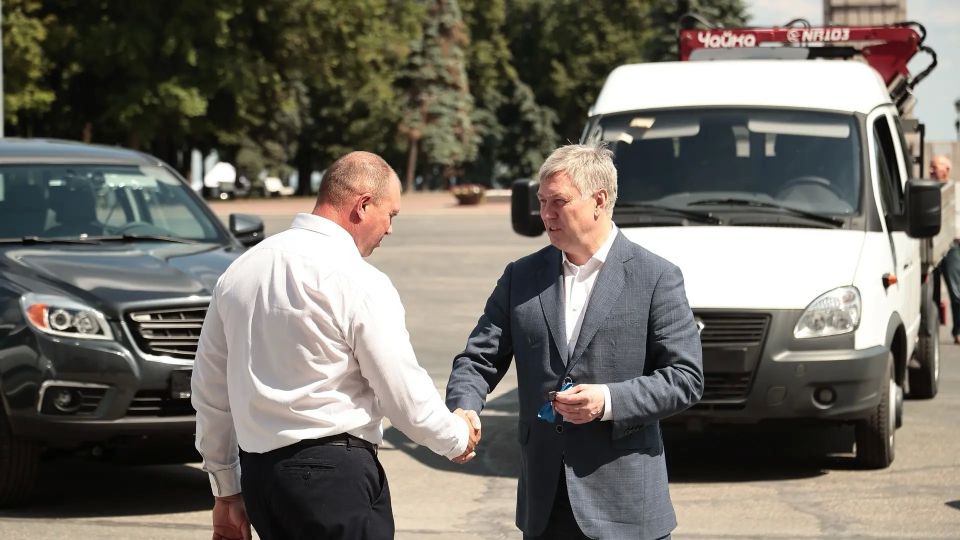 Алексей Русских: Передал ключи от пяти новых автомобилей нашей ветеринарной службе Алексей Русских: Передал ключи от пяти новых автомобилей нашей ветеринарной службе