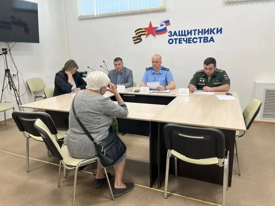 Заместитель прокурора области Максим Гришин провел совместно с военным прокурором Ульяновского гарнизона Максимом Животягиным личный прием граждан в региональном филиале Государственного фонда поддержки участников...