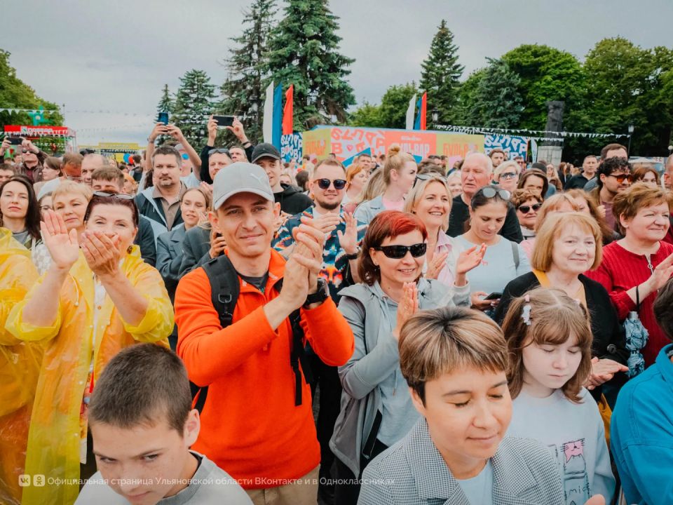 Вспоминаем яркие моменты фестиваля «Бульвар»: диджей СекондФокс и Ульяновский государственный духовой оркестр «Держава» под управлением художественного руководителя и главного дирижёра Кирилла Ильина выступили вместе на... Вспоминаем яркие моменты фестиваля «Бульвар»: диджей СекондФокс и Ульяновский государственный духовой оркестр «Держава» под управлением художественного руководителя и главного дирижёра Кирилла Ильина выступили вместе на...