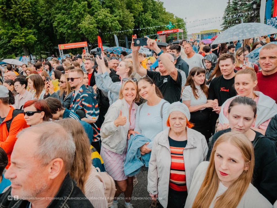 Вспоминаем яркие моменты фестиваля «Бульвар»: диджей СекондФокс и Ульяновский государственный духовой оркестр «Держава» под управлением художественного руководителя и главного дирижёра Кирилла Ильина выступили вместе на... Вспоминаем яркие моменты фестиваля «Бульвар»: диджей СекондФокс и Ульяновский государственный духовой оркестр «Держава» под управлением художественного руководителя и главного дирижёра Кирилла Ильина выступили вместе на...