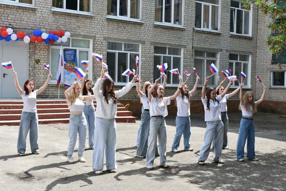 В образовательных организациях Ульяновской области проходят мероприятия, приуроченные к празднованию Дня России