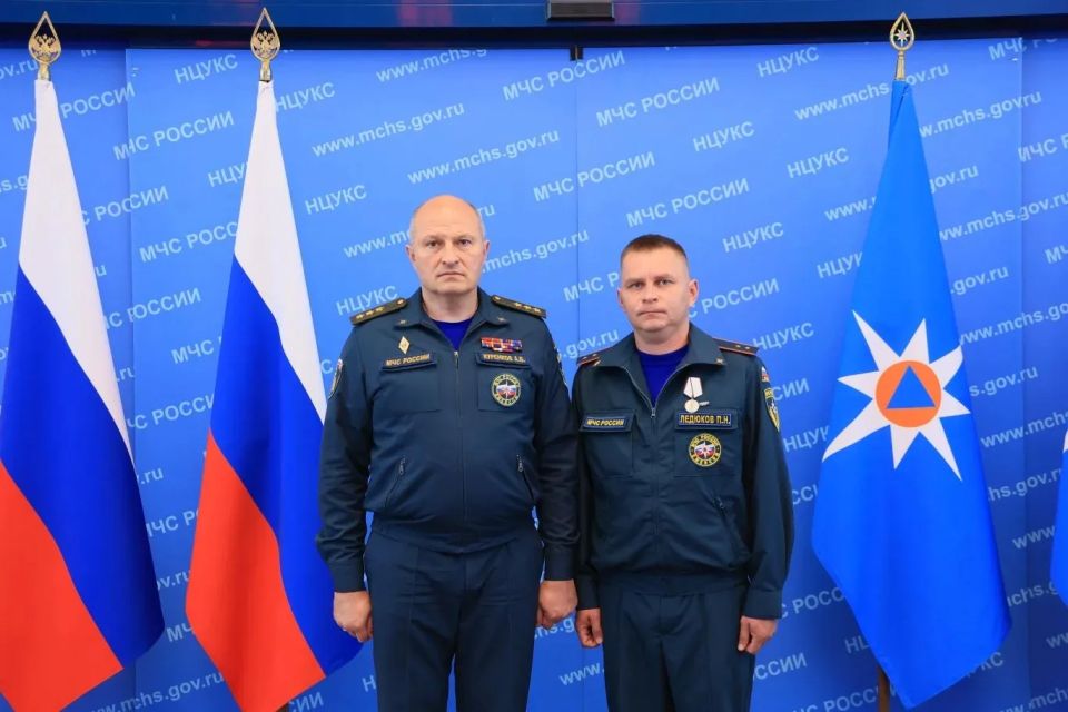 Ульяновскую область представили Павел Ледюков, помощник начальника караула 4 ПСЧ, и Никита Кузовов, командир отделения 4 ПСЧ Ульяновскую область представили Павел Ледюков, помощник начальника караула 4 ПСЧ, и Никита Кузовов, командир отделения 4 ПСЧ