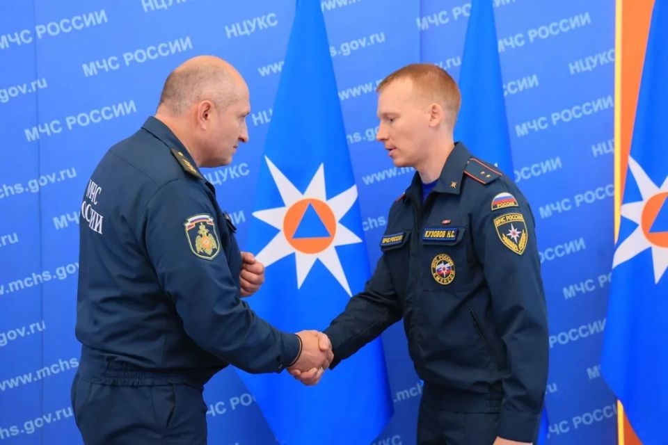 Ульяновскую область представили Павел Ледюков, помощник начальника караула 4 ПСЧ, и Никита Кузовов, командир отделения 4 ПСЧ Ульяновскую область представили Павел Ледюков, помощник начальника караула 4 ПСЧ, и Никита Кузовов, командир отделения 4 ПСЧ
