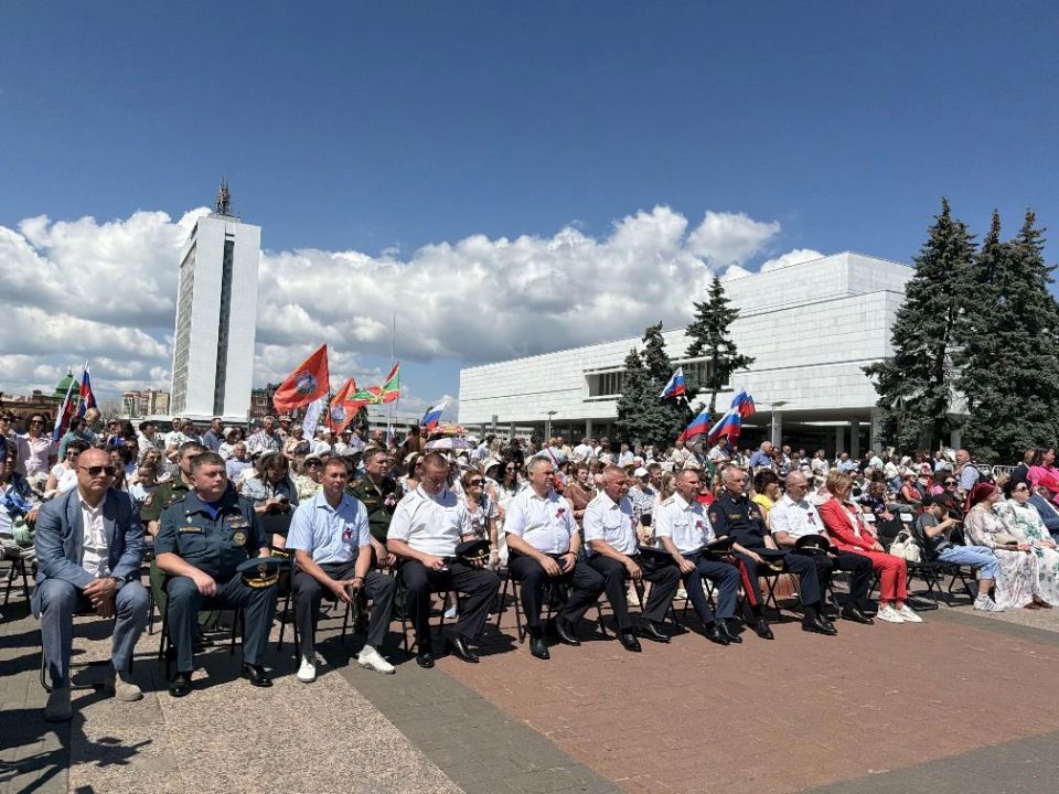 12 июня - эта дата несёт в себе дань уважения богатейшему историческому наследию нашего государства и сложившимся традициям, объединяющим страну 12 июня - эта дата несёт в себе дань уважения богатейшему историческому наследию нашего государства и сложившимся традициям, объединяющим страну
