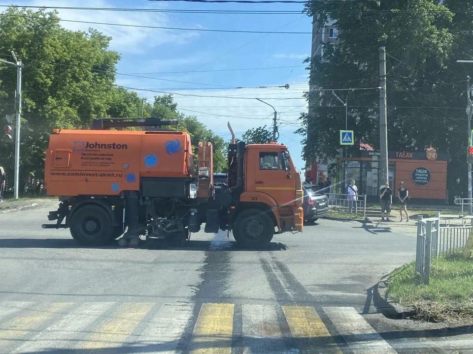 В преддверии Дня России в Ульяновске отремонтировали девять участков дорог В преддверии Дня России в Ульяновске отремонтировали девять участков дорог