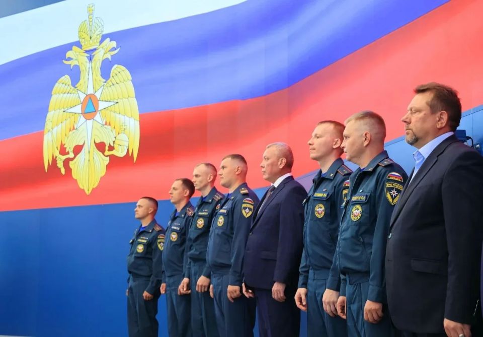 Ульяновскую область представили Павел Ледюков, помощник начальника караула 4 ПСЧ, и Никита Кузовов, командир отделения 4 ПСЧ Ульяновскую область представили Павел Ледюков, помощник начальника караула 4 ПСЧ, и Никита Кузовов, командир отделения 4 ПСЧ
