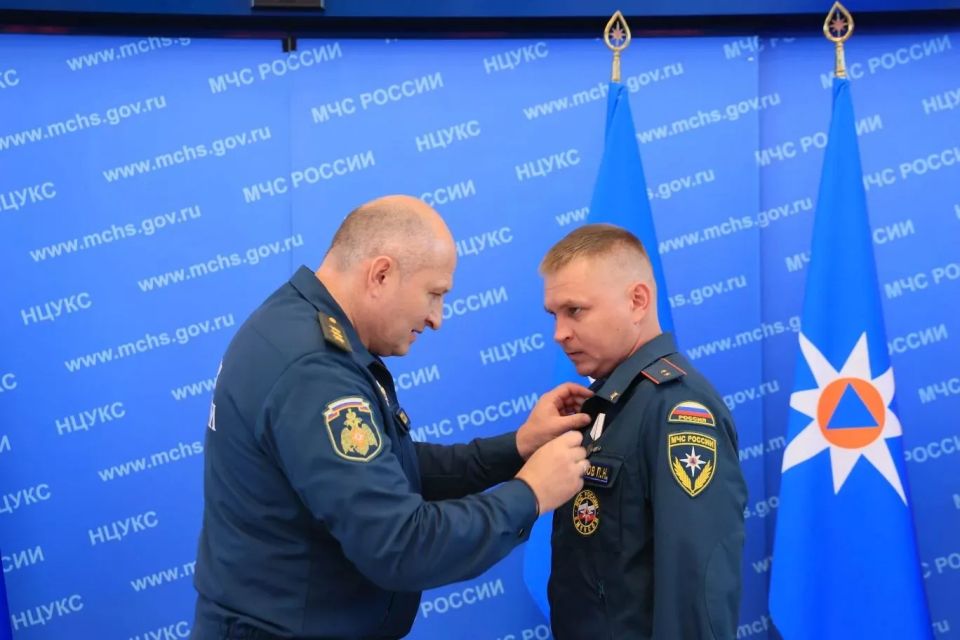 Ульяновскую область представили Павел Ледюков, помощник начальника караула 4 ПСЧ, и Никита Кузовов, командир отделения 4 ПСЧ Ульяновскую область представили Павел Ледюков, помощник начальника караула 4 ПСЧ, и Никита Кузовов, командир отделения 4 ПСЧ