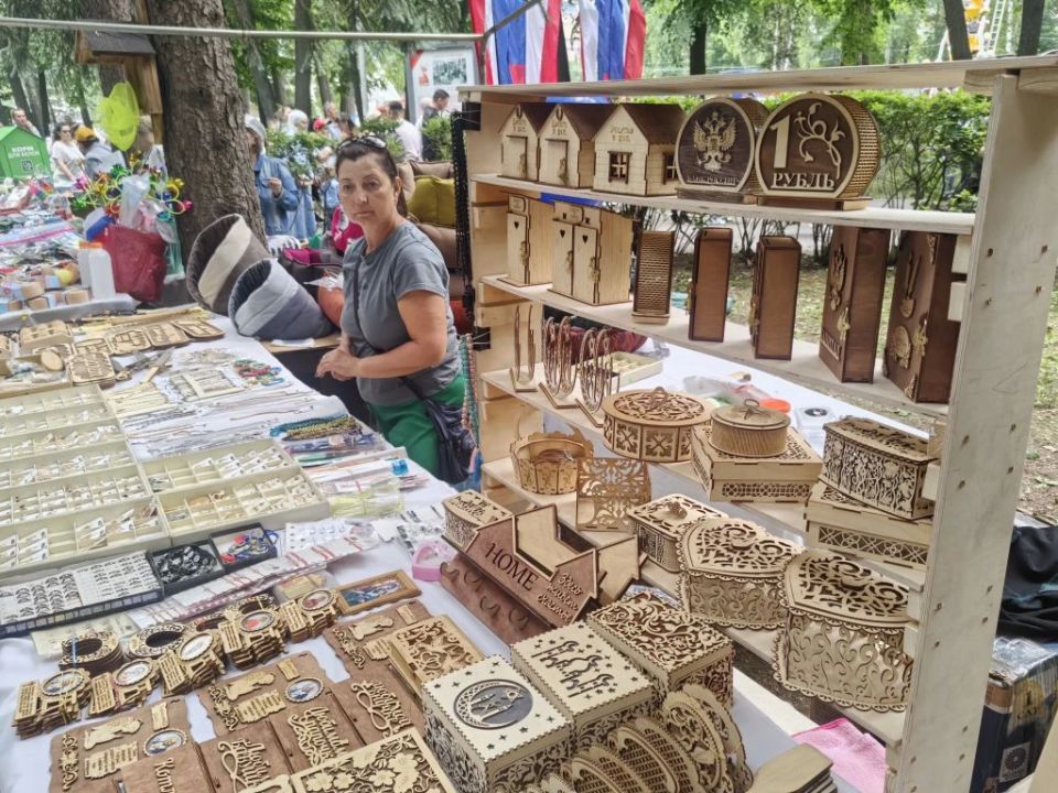 На Сабантуе организована уличная торговля и работа кафе На Сабантуе организована уличная торговля и работа кафе