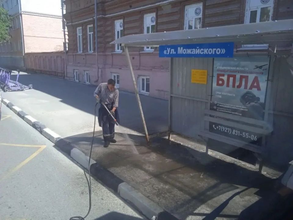 В Ульяновске городские службы после праздничных мероприятий Дня России вышли на уборку территорий В Ульяновске городские службы после праздничных мероприятий Дня России вышли на уборку территорий