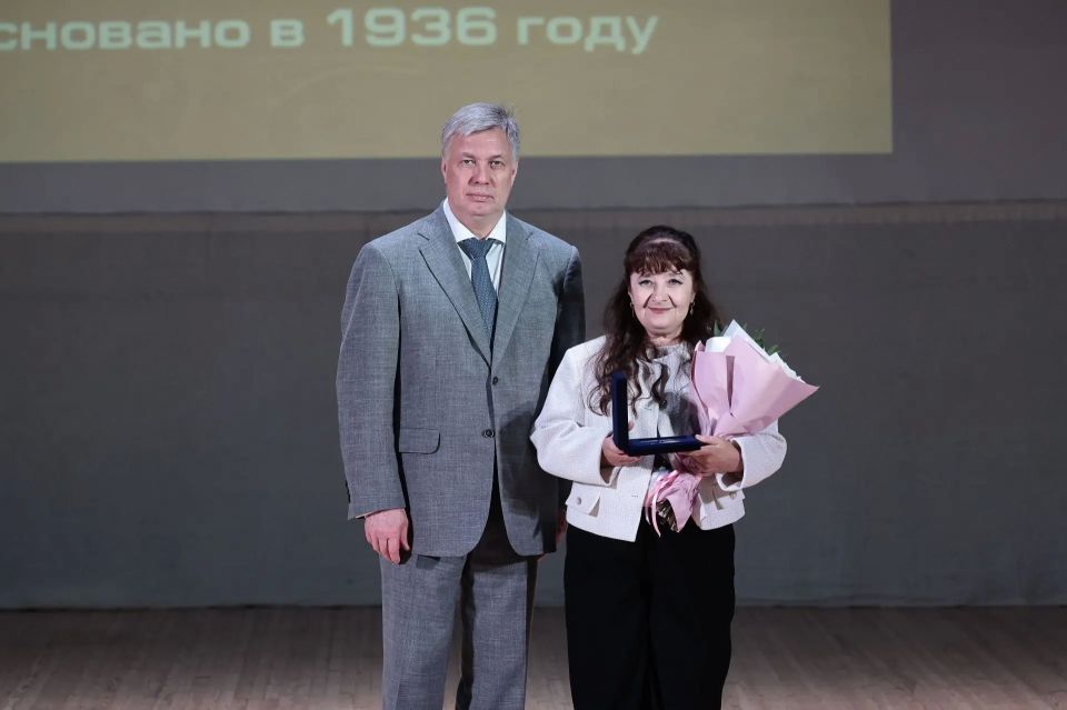 Алексей Русских поздравил коллектив «Элеганта» с 90-летием фабрики Алексей Русских поздравил коллектив «Элеганта» с 90-летием фабрики