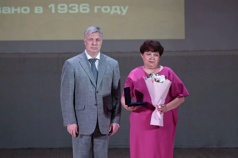 Алексей Русских поздравил коллектив «Элеганта» с 90-летием фабрики Алексей Русских поздравил коллектив «Элеганта» с 90-летием фабрики