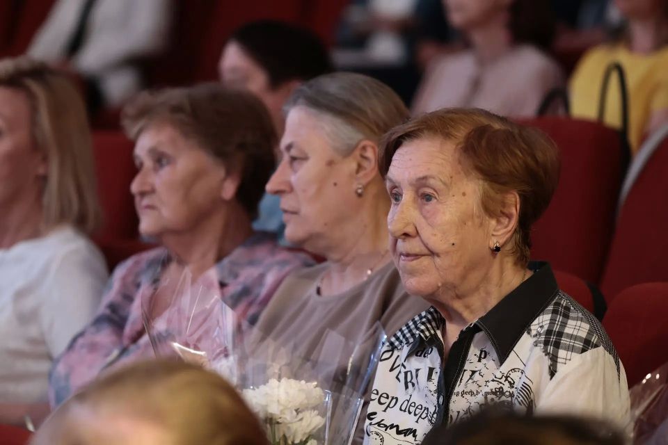 Алексей Русских поздравил коллектив «Элеганта» с 90-летием фабрики Алексей Русских поздравил коллектив «Элеганта» с 90-летием фабрики