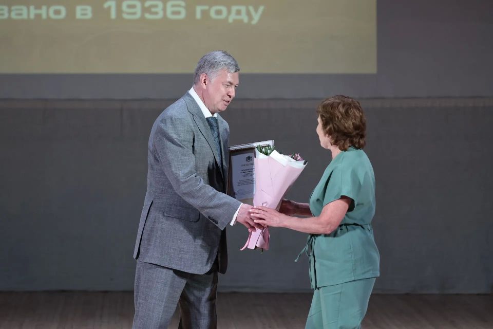 Алексей Русских поздравил коллектив «Элеганта» с 90-летием фабрики Алексей Русских поздравил коллектив «Элеганта» с 90-летием фабрики
