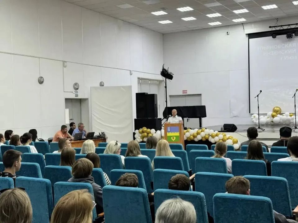 В рамках работы по правовому просвещению и патриотическому воспитанию старший помощник Инзенской межрайонной прокуратуры Ульяновской области Зайцев О.В. провел лекцию для студентов ИГТОТЭиП ОГБПОУ В рамках работы по правовому просвещению и патриотическому воспитанию старший помощник Инзенской межрайонной прокуратуры Ульяновской области Зайцев О.В. провел лекцию для студентов ИГТОТЭиП ОГБПОУ