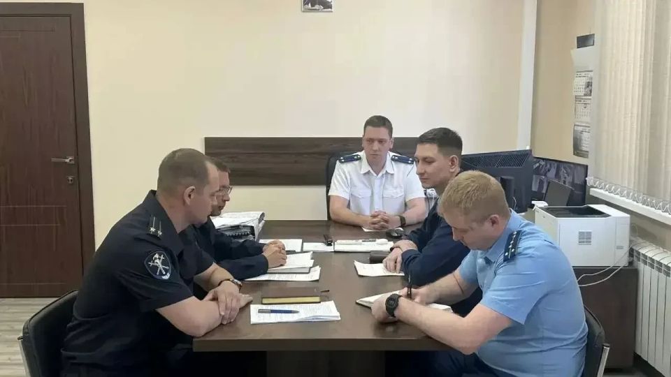 Под председательством прокурора Железнодорожного района города Ульяновска Александра Нагорного состоялось межведомственное совещание по вопросам противодействия коррупции и преступлениям экономической направленности Под председательством прокурора Железнодорожного района города Ульяновска Александра Нагорного состоялось межведомственное совещание по вопросам противодействия коррупции и преступлениям экономической направленности