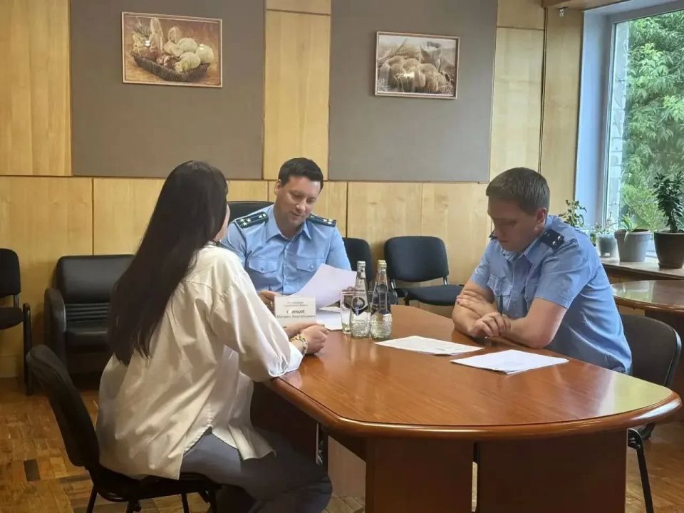 И.о. прокурора Ульяновской области Михаил Гриньке провел выездной личный прием в ООО «Ульяновскхлебпром» И.о. прокурора Ульяновской области Михаил Гриньке провел выездной личный прием в ООО «Ульяновскхлебпром»