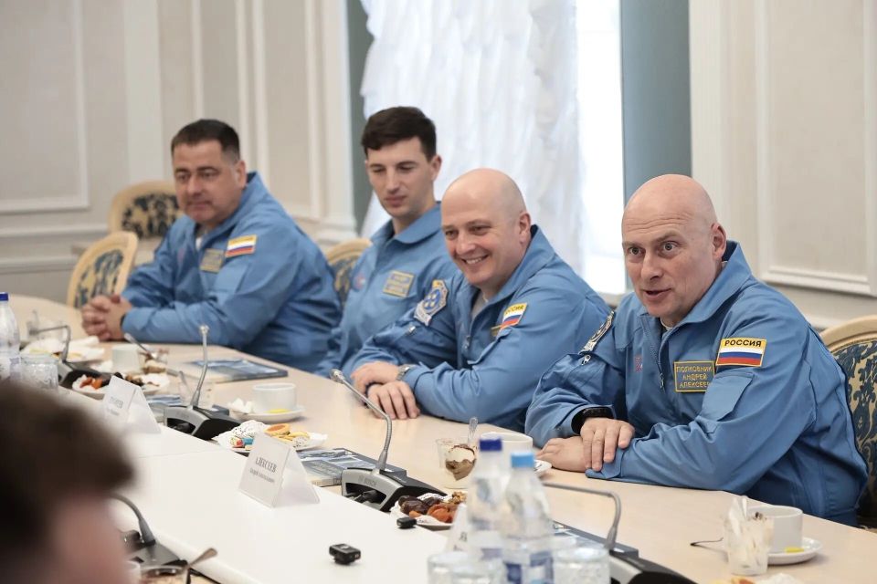 «Русские Витязи» в небе над Ульяновском «Русские Витязи» в небе над Ульяновском