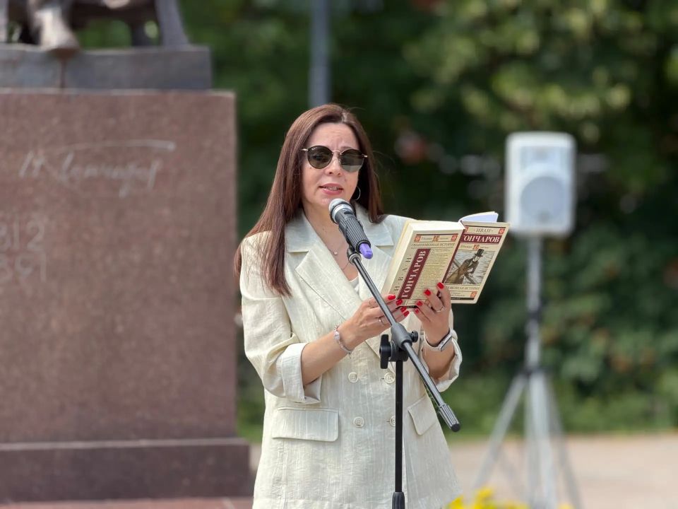 Ульяновцы отмечают 214-летие Гончарова Ульяновцы отмечают 214-летие Гончарова