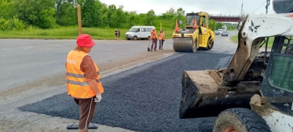 За сутки ульяновские дорожники отремонтировали почти 1300 квадратных метров покрытия За сутки ульяновские дорожники отремонтировали почти 1300 квадратных метров покрытия