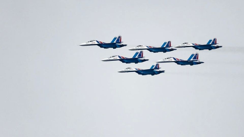 Сегодня над Волгой пролетят «Русские Витязи» Сегодня над Волгой пролетят «Русские Витязи»