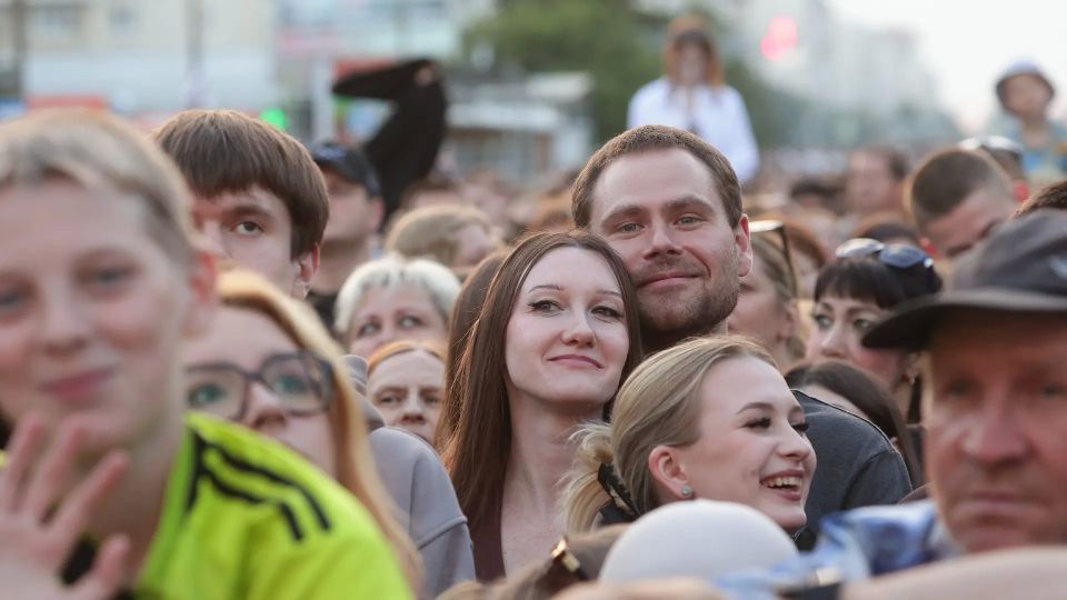 Алексей Русских: Жителей Заволжского района поздравил Dj SMASH! Спасибо Андрею Ширману за концерт в нашем городе! С юбилеем, Авиастар! Алексей Русских: Жителей Заволжского района поздравил Dj SMASH! Спасибо Андрею Ширману за концерт в нашем городе! С юбилеем, Авиастар!