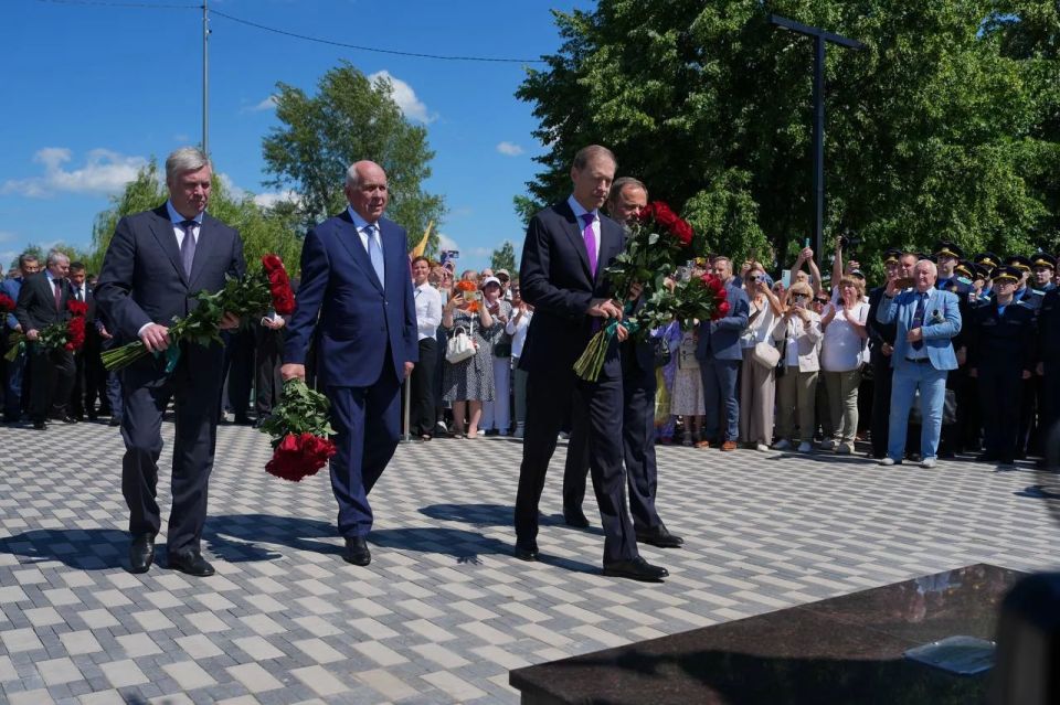 Алексей Русских: Реализацию плана по развитию ульяновского авиагиганта обсудили с Первым заместителем Председателя Правительства РФ Денисом Мантуровым Алексей Русских: Реализацию плана по развитию ульяновского авиагиганта обсудили с Первым заместителем Председателя Правительства РФ Денисом Мантуровым