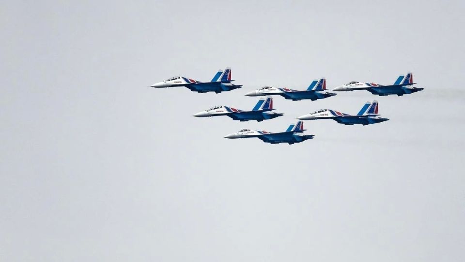 «Русские Витязи» пролетят над Ульяновском «Русские Витязи» пролетят над Ульяновском