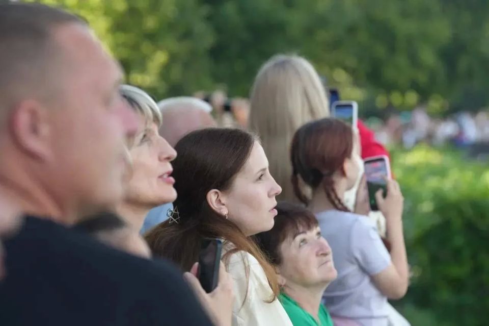 Выступление «Русских витязей» вызвало большой интерес среди ульяновцев и гостей города Выступление «Русских витязей» вызвало большой интерес среди ульяновцев и гостей города