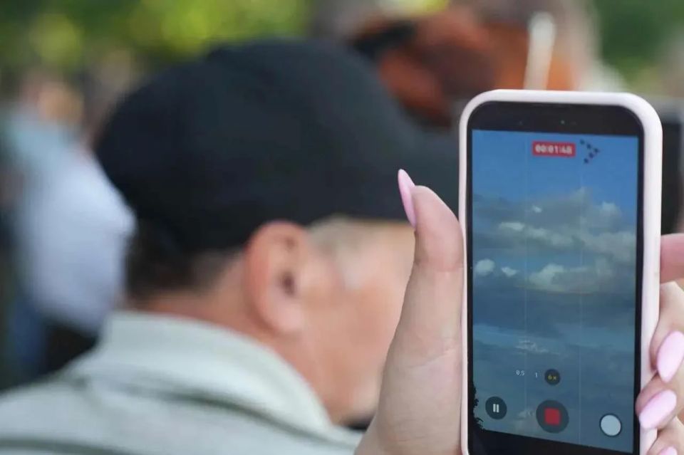 Выступление «Русских витязей» вызвало большой интерес среди ульяновцев и гостей города Выступление «Русских витязей» вызвало большой интерес среди ульяновцев и гостей города