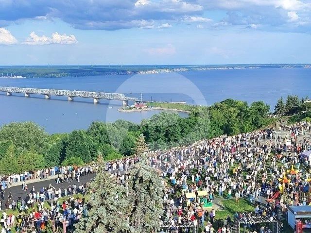 А вот такое количество ульяновцев сегодня собралось на смотровой площадке А вот такое количество ульяновцев сегодня собралось на смотровой площадке