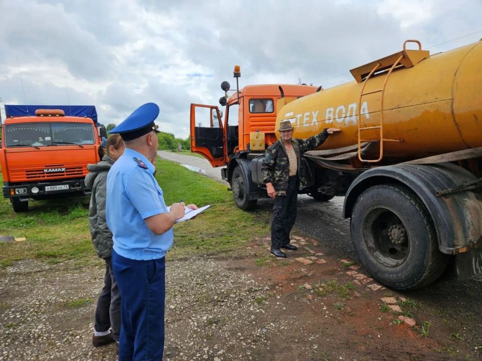 Прокуратура Старомайнского района проводит проверку в связи с прекращением водоснабжения в селе Лесное Никольское Прокуратура Старомайнского района проводит проверку в связи с прекращением водоснабжения в селе Лесное Никольское