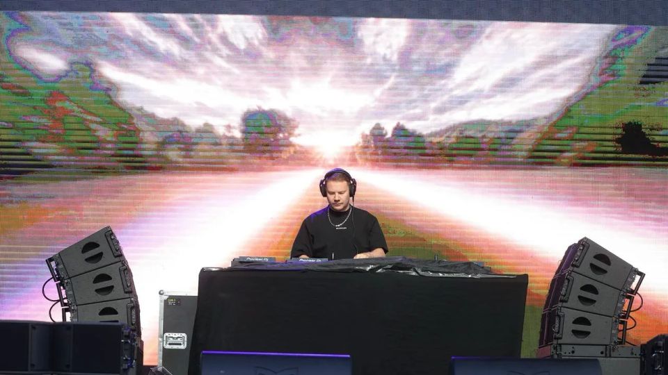 Жителей Заволжского района поздравил Dj SMASH! Спасибо Андрею Ширману за концерт в нашем городе! С юбилеем, Авиастар! Жителей Заволжского района поздравил Dj SMASH! Спасибо Андрею Ширману за концерт в нашем городе! С юбилеем, Авиастар!