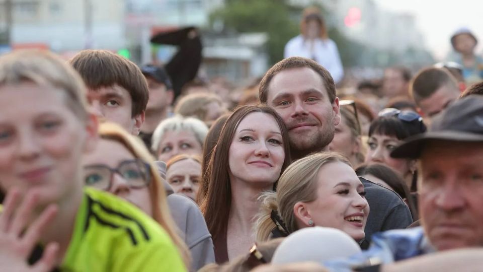 Жителей Заволжского района поздравил Dj SMASH! Спасибо Андрею Ширману за концерт в нашем городе! С юбилеем, Авиастар! Жителей Заволжского района поздравил Dj SMASH! Спасибо Андрею Ширману за концерт в нашем городе! С юбилеем, Авиастар!