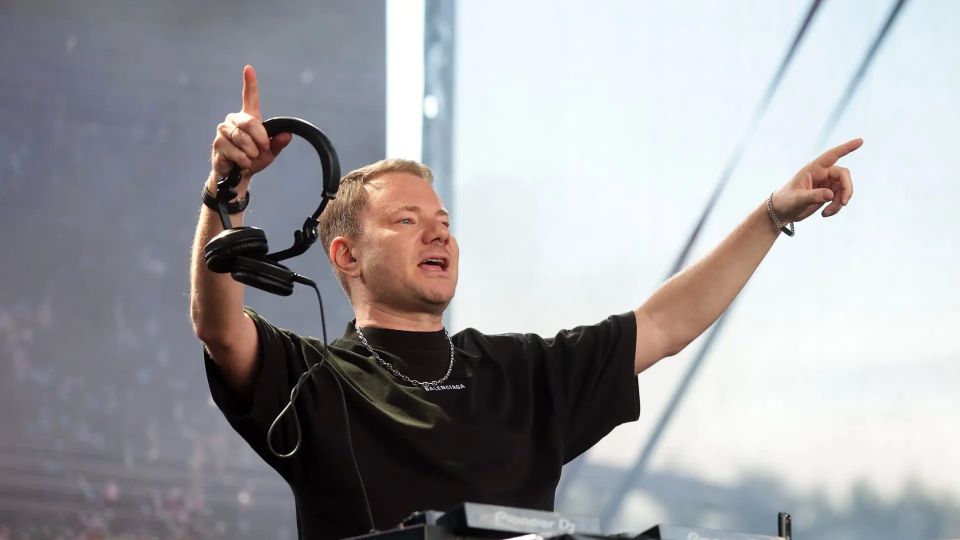 Dj SMASH выступил с концертом на юбилее «Авиастара» Dj SMASH выступил с концертом на юбилее «Авиастара»