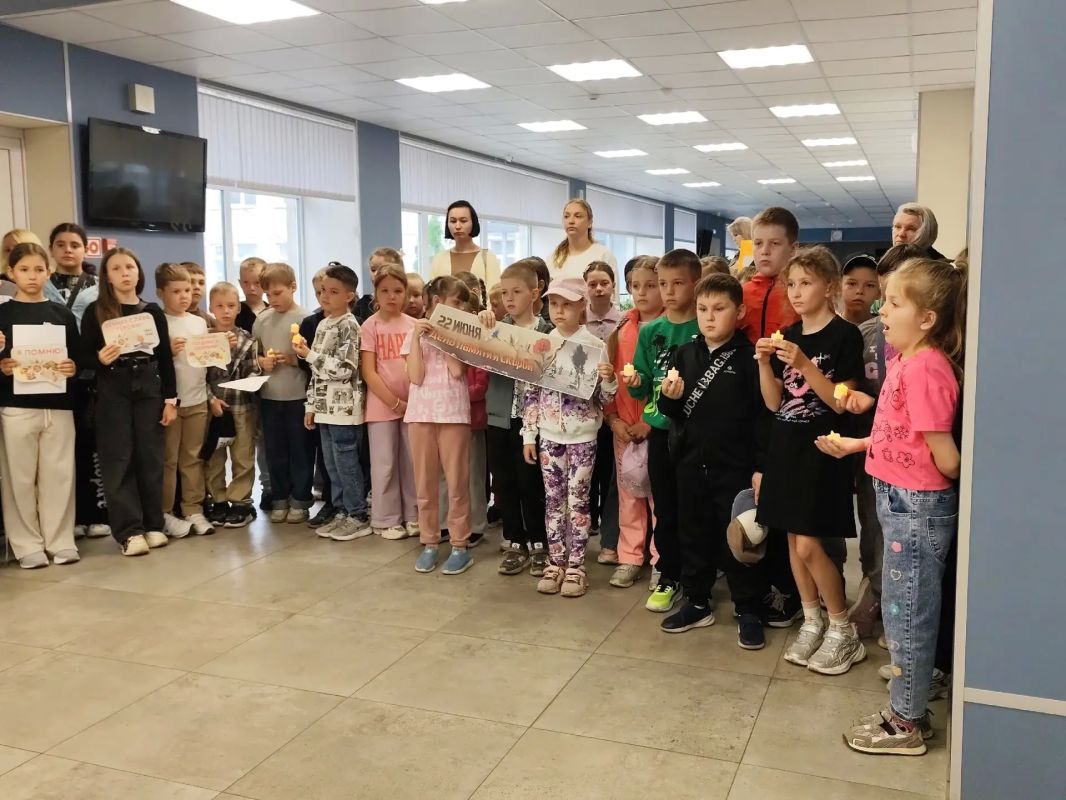 Сегодня в образовательных организациях региона проходят мероприятия ко Дню памяти и скорби Сегодня в образовательных организациях региона проходят мероприятия ко Дню памяти и скорби