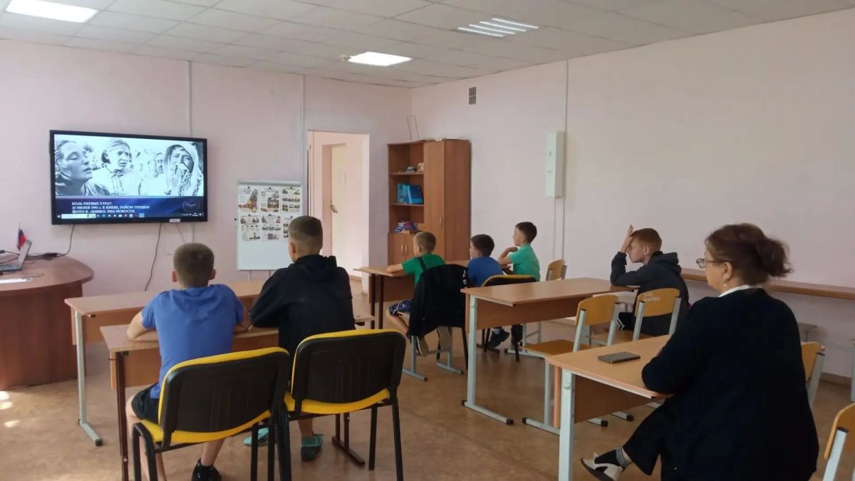 Сегодня в образовательных организациях региона проходят мероприятия ко Дню памяти и скорби Сегодня в образовательных организациях региона проходят мероприятия ко Дню памяти и скорби