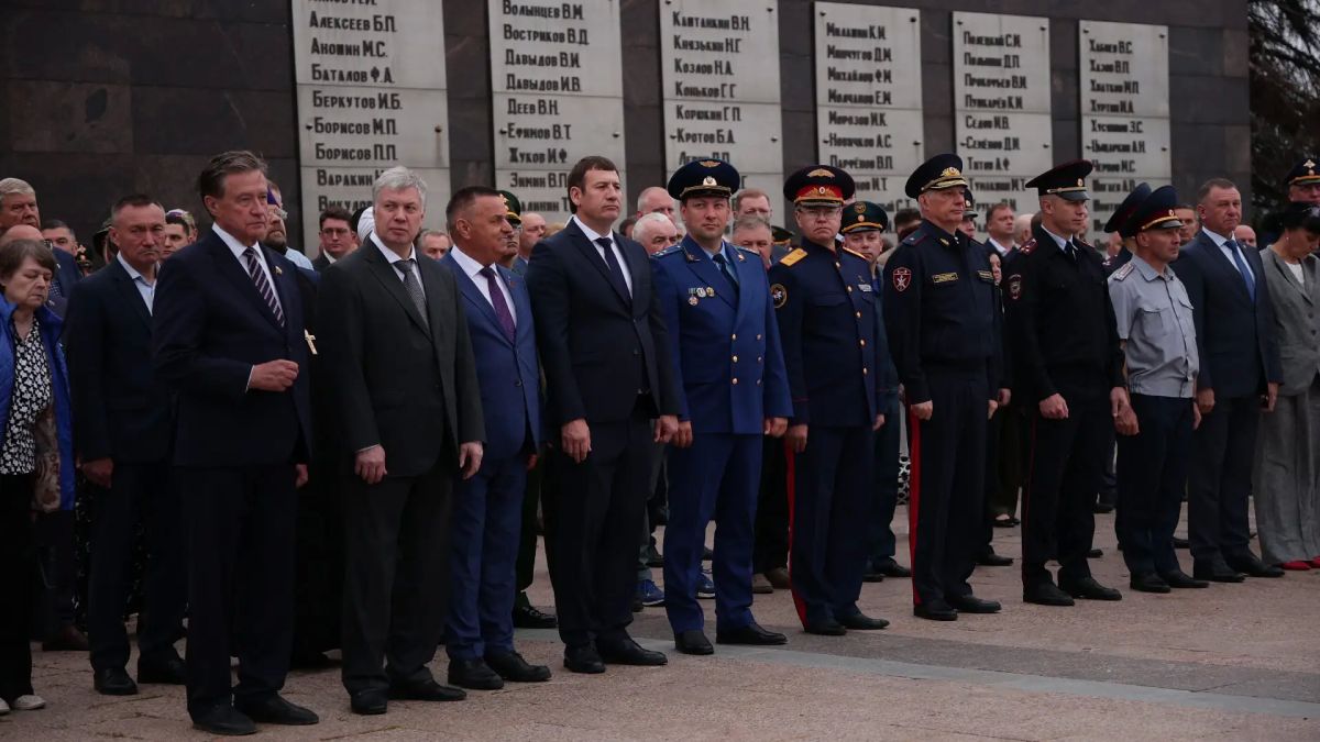 В Ульяновске в День памяти и скорби руководитель следственного управления почтил память погибших в годы Великой Отечественной войны В Ульяновске в День памяти и скорби руководитель следственного управления почтил память погибших в годы Великой Отечественной войны