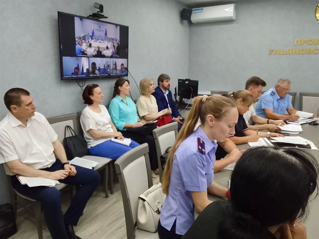 Под председательством заместителя прокурора области Гришина М.В. с участием руководства Средневолжской межрегиональной территориальной государственной инспекции труда, Агентства по развитию человеческого потенциала и... Под председательством заместителя прокурора области Гришина М.В. с участием руководства Средневолжской межрегиональной территориальной государственной инспекции труда, Агентства по развитию человеческого потенциала и...