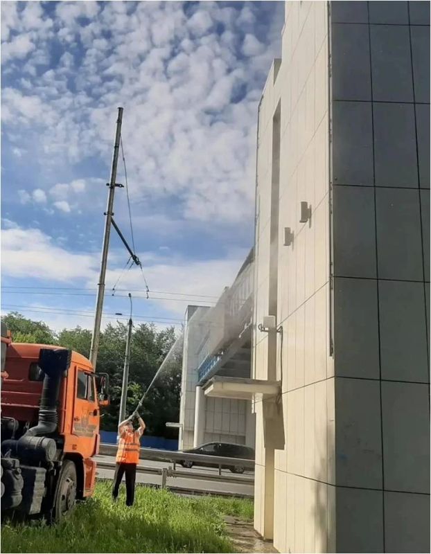 С улиц Ульяновска за выходные вывезли 33 самосвала смёта С улиц Ульяновска за выходные вывезли 33 самосвала смёта