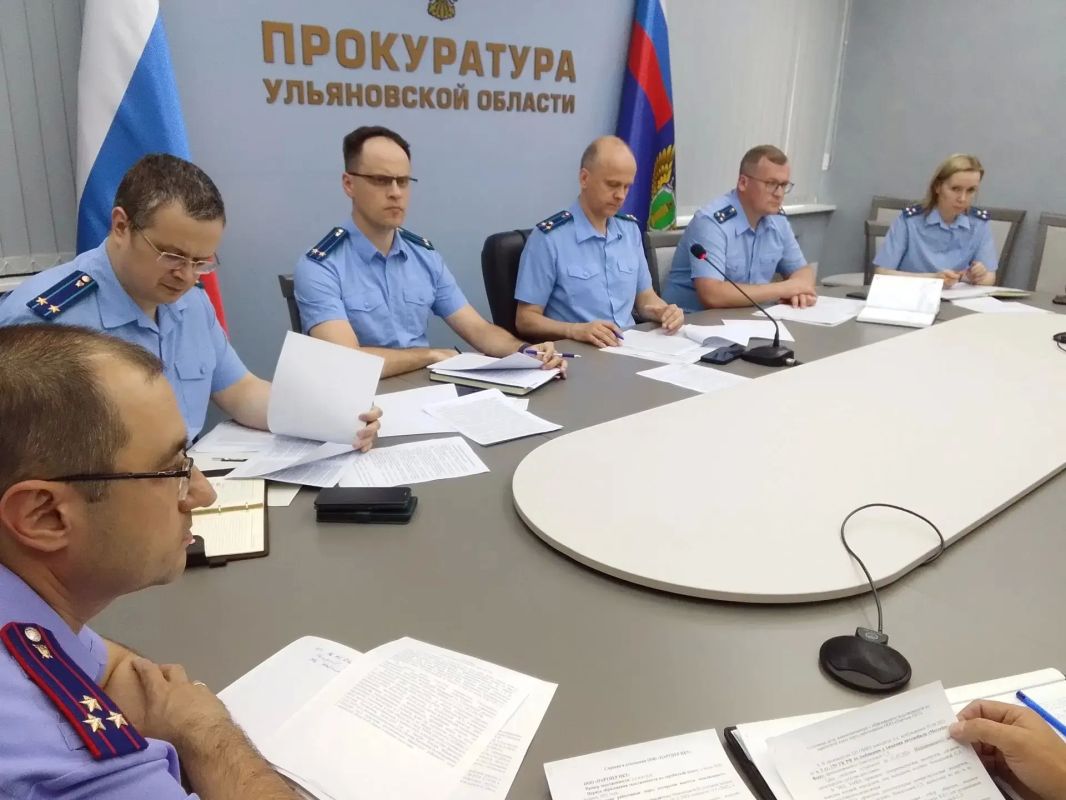 Под председательством заместителя прокурора области Гришина М.В. с участием руководства Средневолжской межрегиональной территориальной государственной инспекции труда, Агентства по развитию человеческого потенциала и... Под председательством заместителя прокурора области Гришина М.В. с участием руководства Средневолжской межрегиональной территориальной государственной инспекции труда, Агентства по развитию человеческого потенциала и...