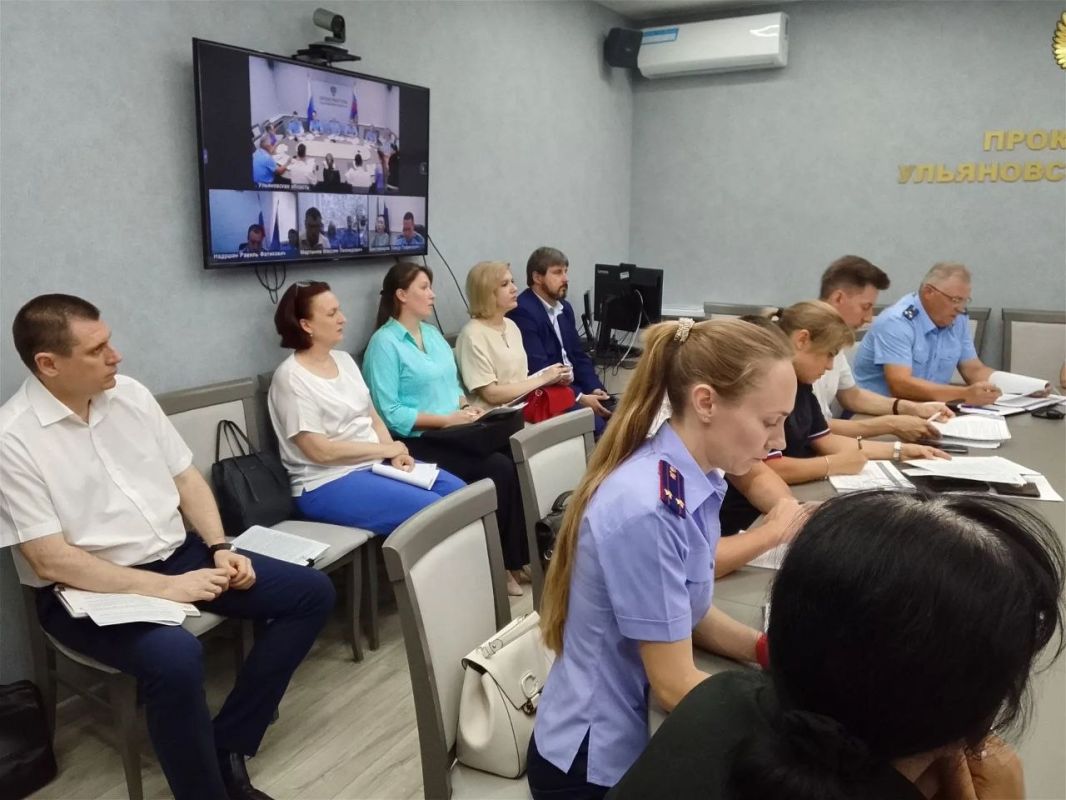 Под председательством заместителя прокурора области Гришина М.В. с участием руководства Средневолжской межрегиональной территориальной государственной инспекции труда, Агентства по развитию человеческого потенциала и... Под председательством заместителя прокурора области Гришина М.В. с участием руководства Средневолжской межрегиональной территориальной государственной инспекции труда, Агентства по развитию человеческого потенциала и...