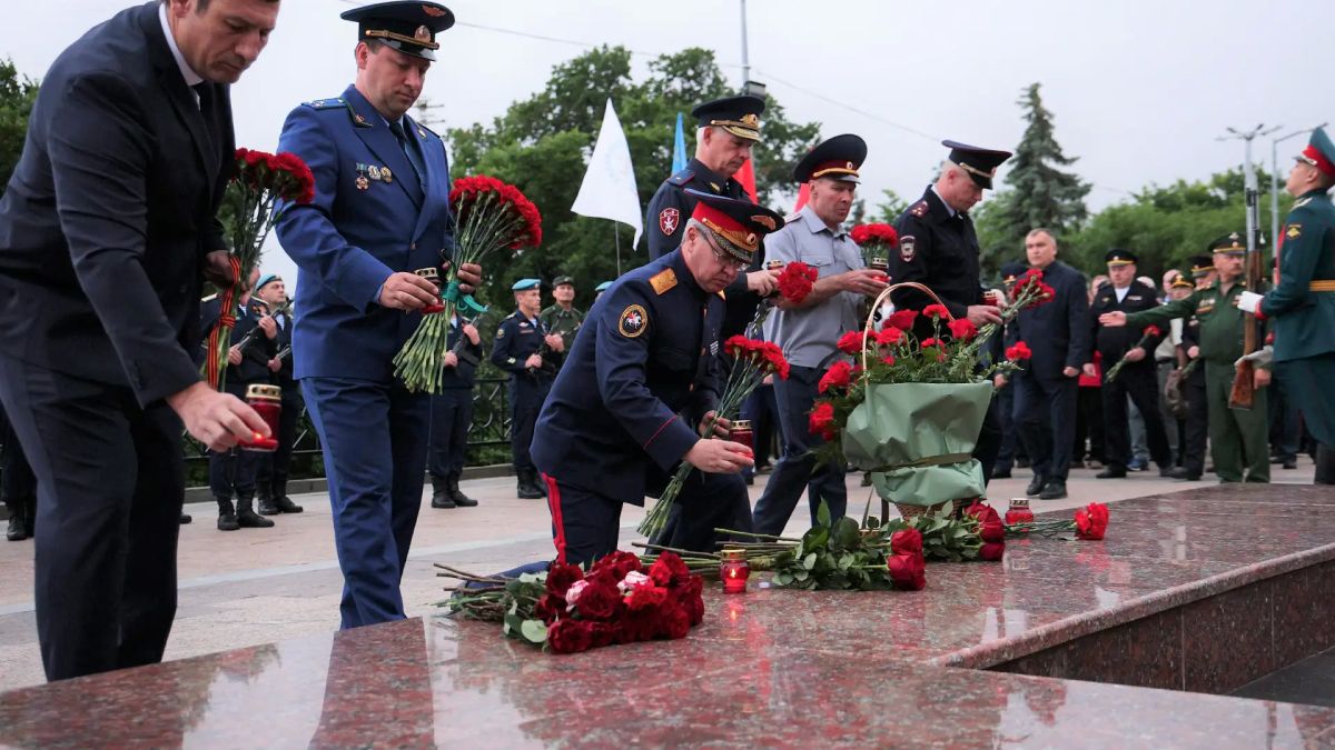 В Ульяновске в День памяти и скорби руководитель следственного управления почтил память погибших в годы Великой Отечественной войны В Ульяновске в День памяти и скорби руководитель следственного управления почтил память погибших в годы Великой Отечественной войны