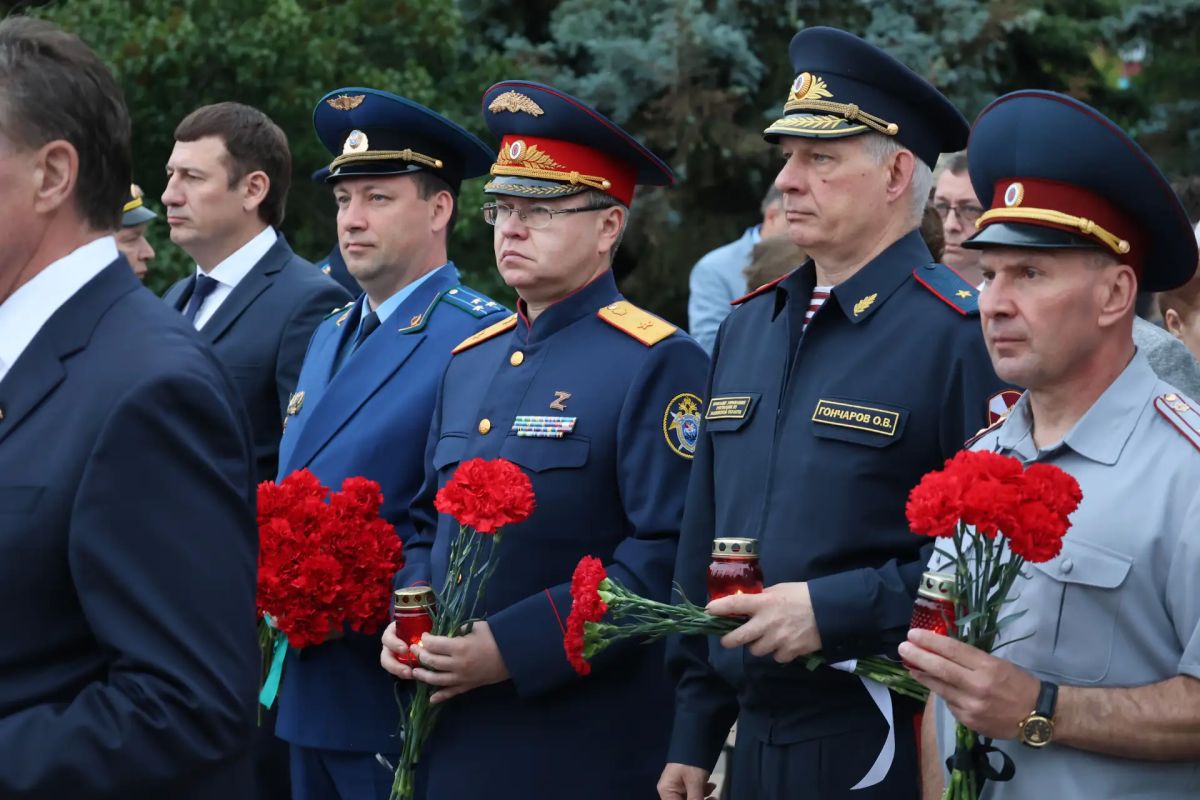 В Ульяновске в День памяти и скорби руководитель следственного управления почтил память погибших в годы Великой Отечественной войны В Ульяновске в День памяти и скорби руководитель следственного управления почтил память погибших в годы Великой Отечественной войны