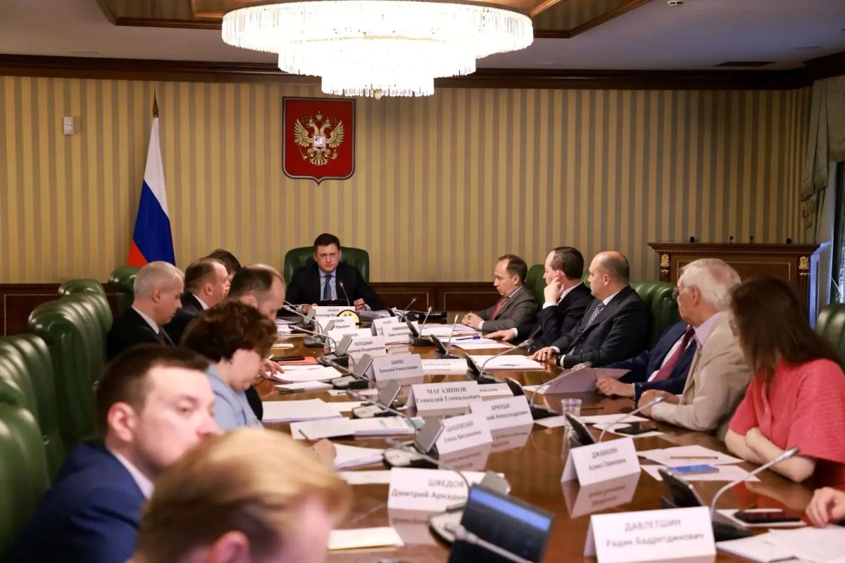 Александр Новак провел совещание по ситуации на топливном рынке