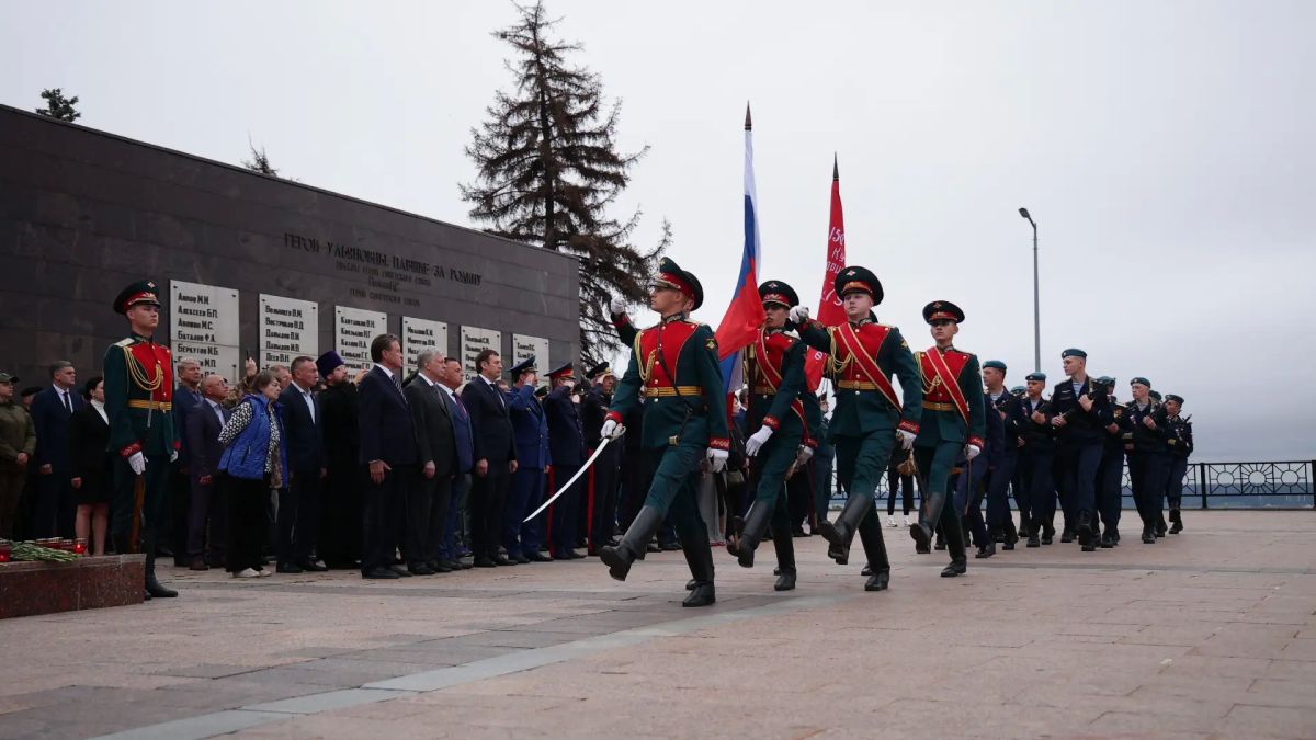 В Ульяновске в День памяти и скорби руководитель следственного управления почтил память погибших в годы Великой Отечественной войны В Ульяновске в День памяти и скорби руководитель следственного управления почтил память погибших в годы Великой Отечественной войны