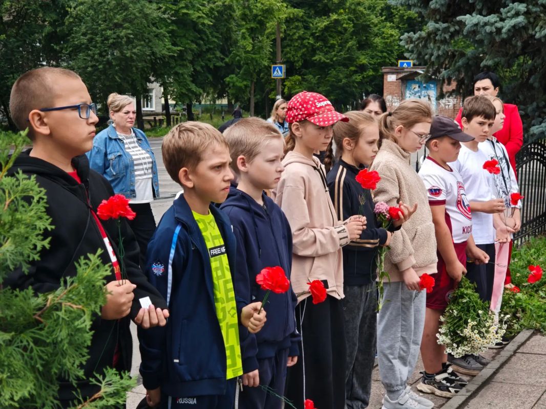 Сегодня в образовательных организациях региона проходят мероприятия ко Дню памяти и скорби