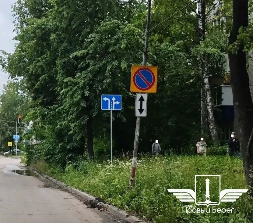 На перекрестке улиц Терешковой и Полбина установили дорожные знаки «Направление движения по полосам» На перекрестке улиц Терешковой и Полбина установили дорожные знаки «Направление движения по полосам»
